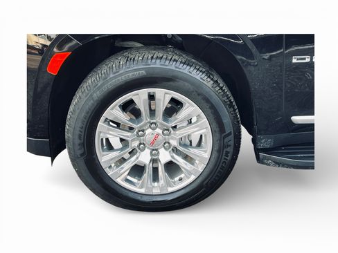Used 2024 GMC Yukon XL Denali AWD/4WD image 12
