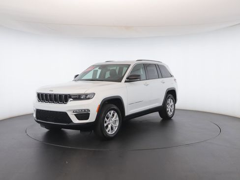 Used 2023 Jeep Grand Cherokee Limited image 37