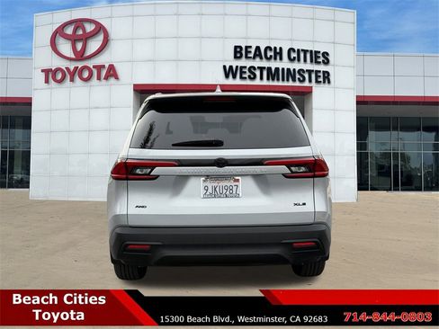 Used 2024 Toyota Grand Highlander XLE image 10