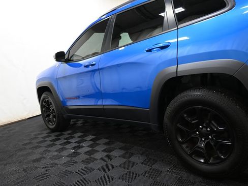 Used 2019 Jeep Cherokee Trailhawk w/ Comfort/Convenience Group AWD/4WD image 12