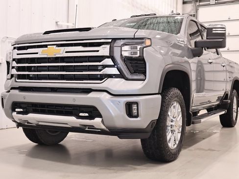 Used 2024 Chevrolet Silverado 3500 High Country w/ High Country Premium Package AWD/4WD image 6