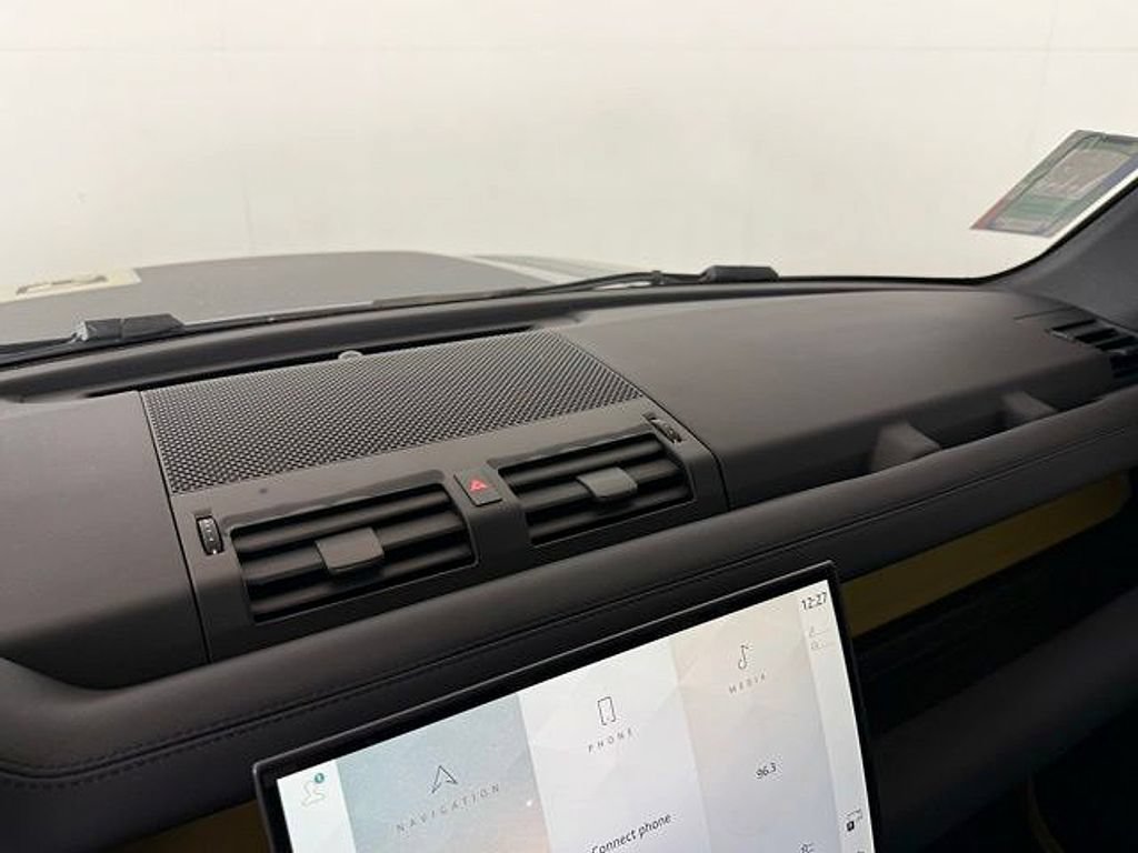 New 2026 Land Rover Defender 110 AWD/4WD image 34