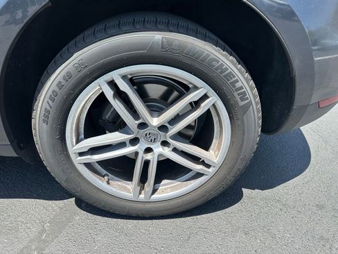 Used 2018 Porsche Macan AWD/4WD image 3