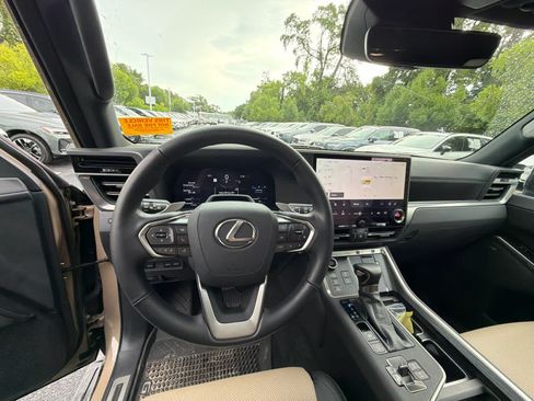 Used 2025 Lexus GX 550 AWD/4WD image 28