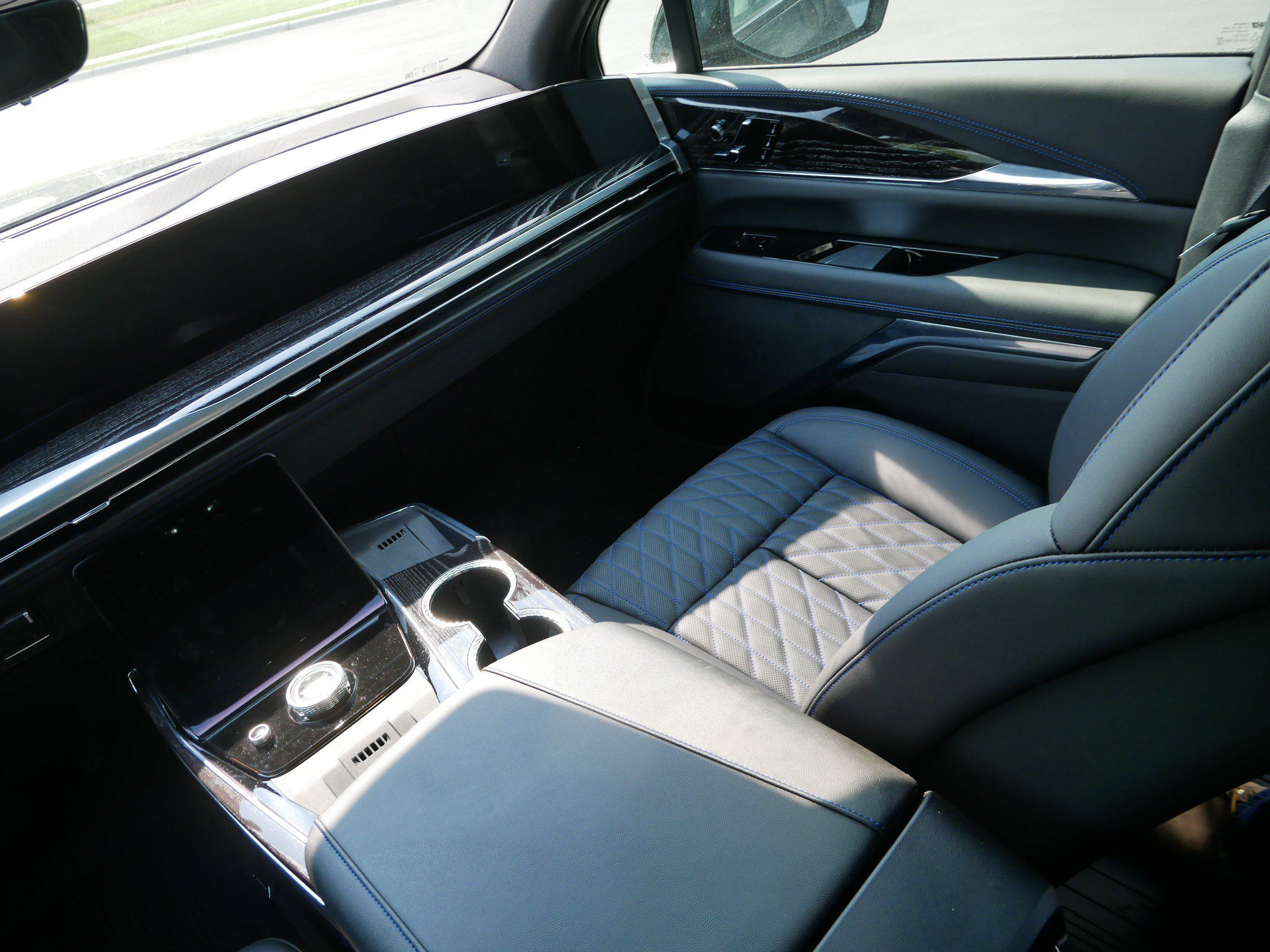 Used 2026 Cadillac Escalade IQ Sport 1 w/ LPO, Floor Liner Package AWD/4WD image 9