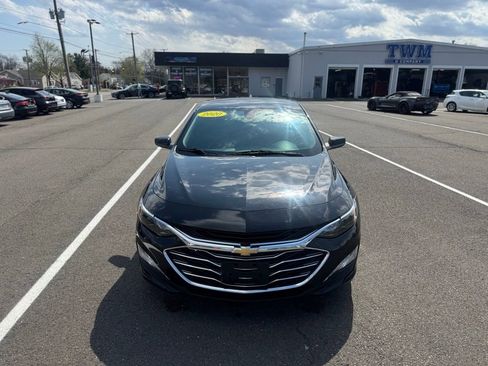 Used 2020 Chevrolet Malibu LT FWD image 2
