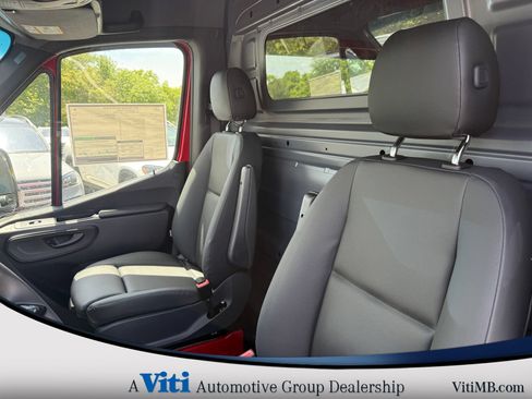 Used 2025 Mercedes-Benz Sprinter 2500 image 14