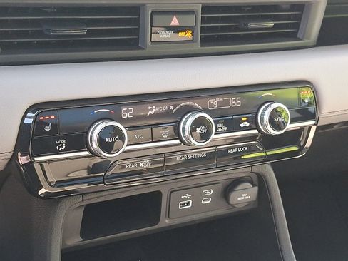 Used 2025 Honda Pilot Touring image 19