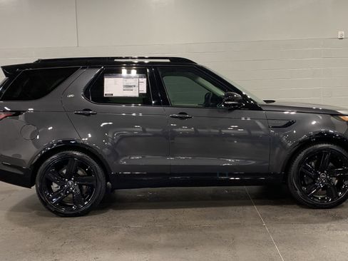 New 2025 Land Rover Discovery Dynamic SE image 13