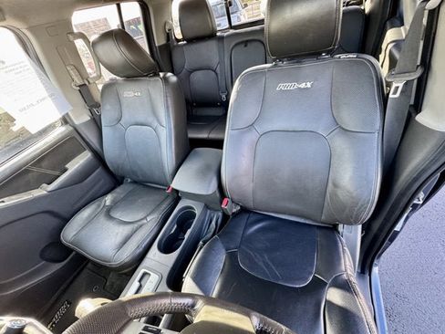 Used 2016 Nissan Frontier PRO-4X image 12