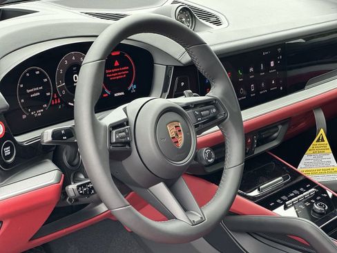 New 2025 Porsche Cayenne Coupe image 18