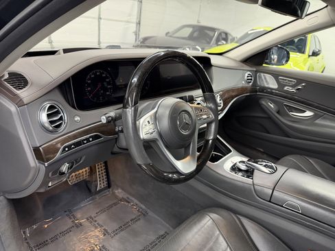 Used 2019 Mercedes-Benz S 560 4MATIC Sedan w/ AMG Line Exterior image 17