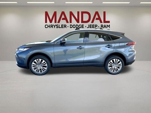 Used 2022 Toyota Venza XLE AWD/4WD image 9