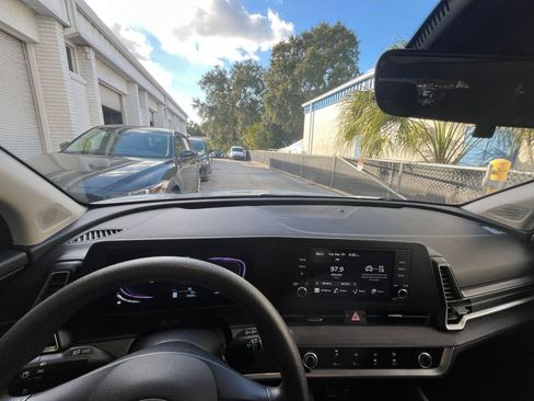 Used 2025 Kia Sportage LX image 33