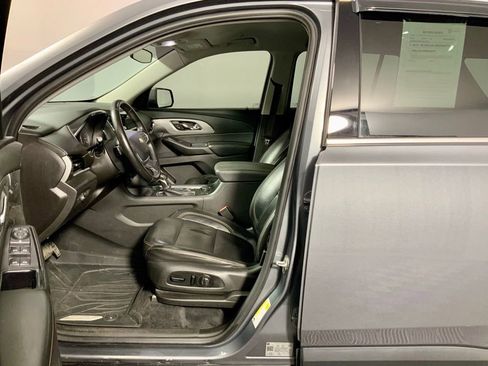 Used 2021 Chevrolet Traverse LT image 17
