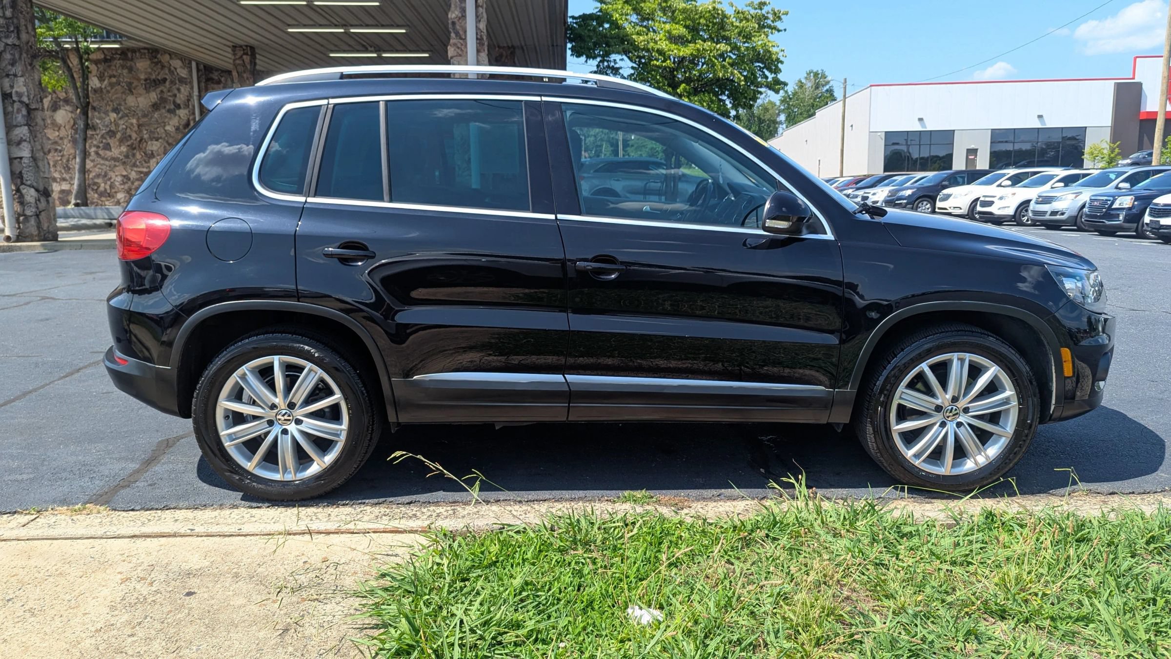 Used 2016 Volkswagen Tiguan SE FWD image 8
