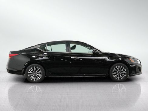 Used 2023 Nissan Altima 2.5 SV AWD/4WD image 6