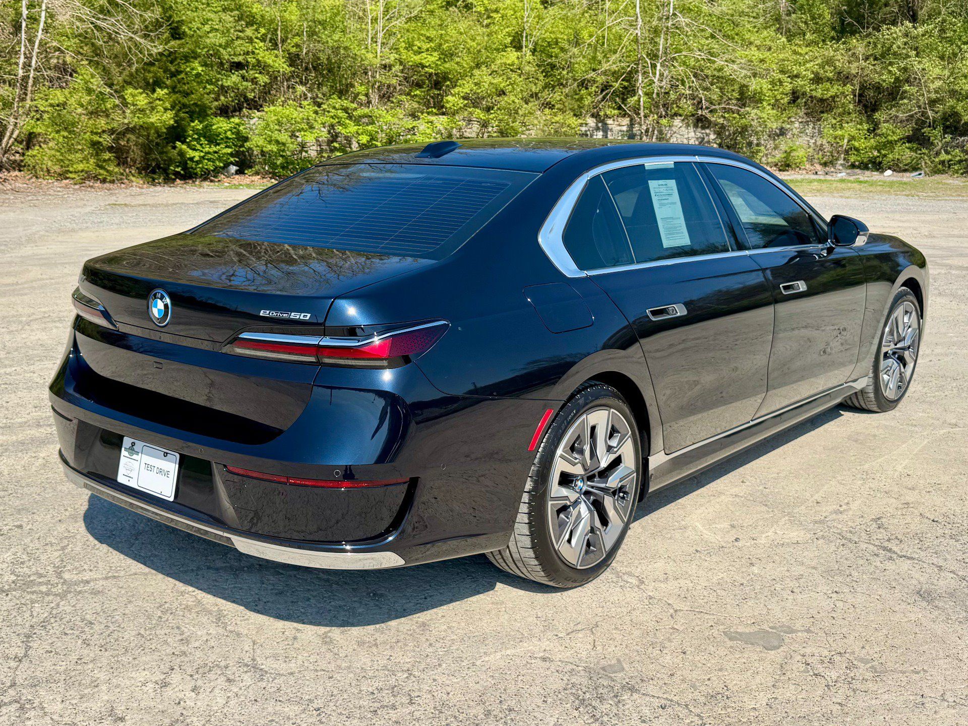 Used 2025 BMW i7 eDrive50 w/ Executive Package RWD image 3