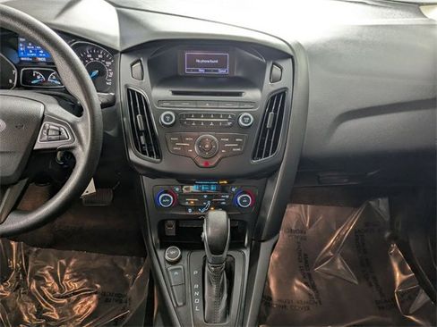 Used 2017 Ford Focus SE image 25