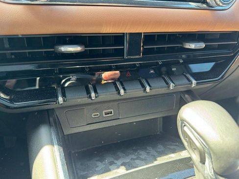 Used 2025 GMC Canyon AT4 image 15