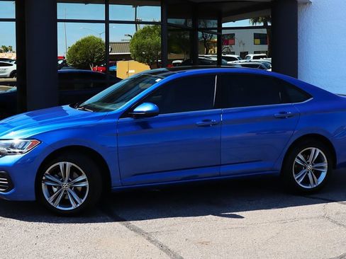 Used 2022 Volkswagen Jetta SE FWD image 4