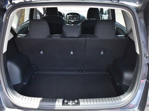 Used 2025 Kia Soul LX w/ LX Technology Package FWD image 22