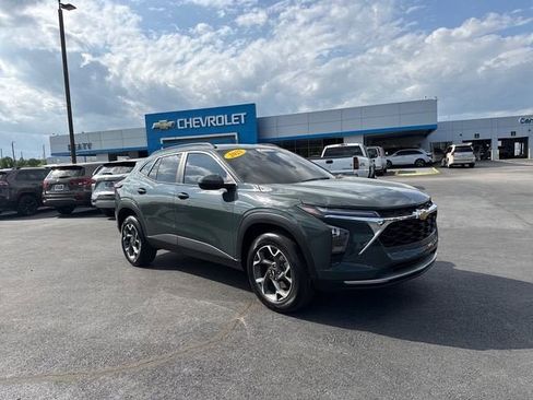 Used 2025 Chevrolet Trax LT w/ Driver Confidence Package FWD image 1