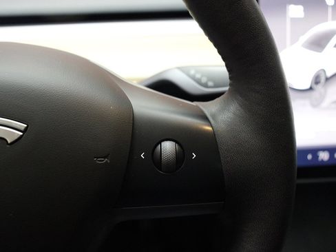 Used 2023 Tesla Model Y Long Range image 38