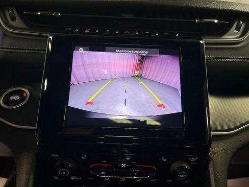 Used 2025 Jeep Grand Cherokee Altitude image 18