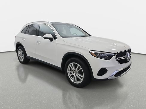 Used 2025 Mercedes-Benz GLC 300 image 3