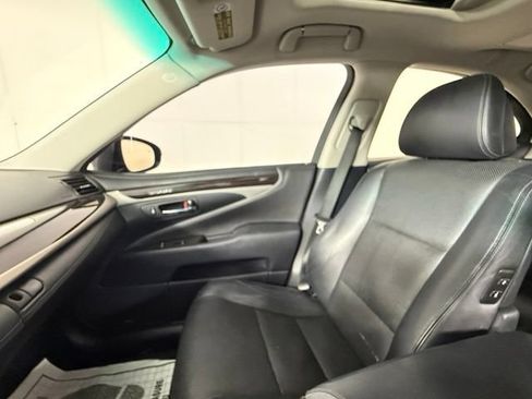 Used 2014 Lexus LS 460 w/ Comfort Package RWD image 13