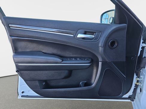 Used 2018 Chrysler 300 Touring w/ Sport Appearance Package image 27