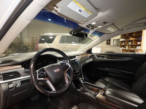 Used 2018 Cadillac XTS Luxury image 9