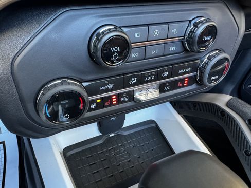 Used 2024 Ford Bronco Outer Banks AWD/4WD image 50