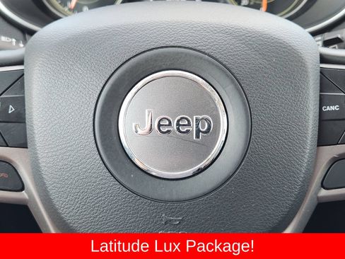 Used 2021 Jeep Cherokee Latitude Lux w/ Comfort/Convenience Group AWD/4WD image 38