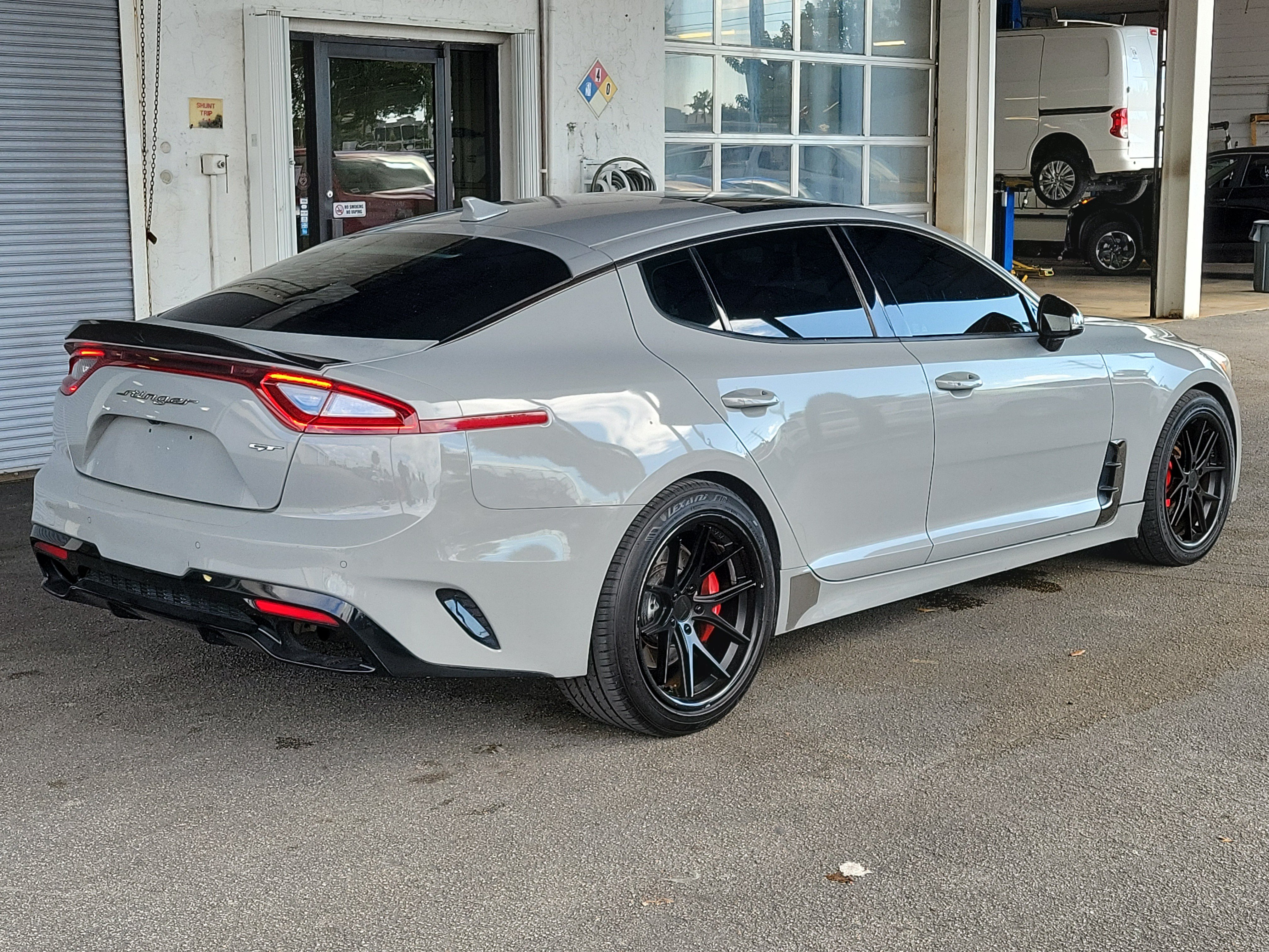 Used 2020 Kia Stinger GT1 RWD image 5