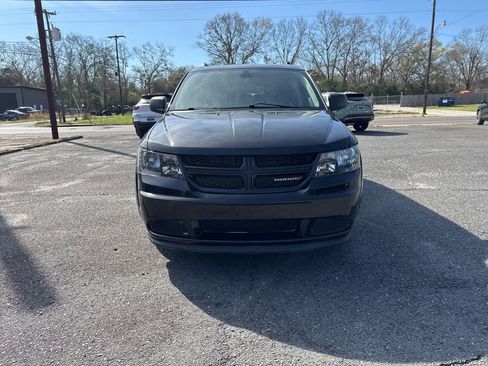 Used 2020 Dodge Journey SE w/ Blacktop Package image 2