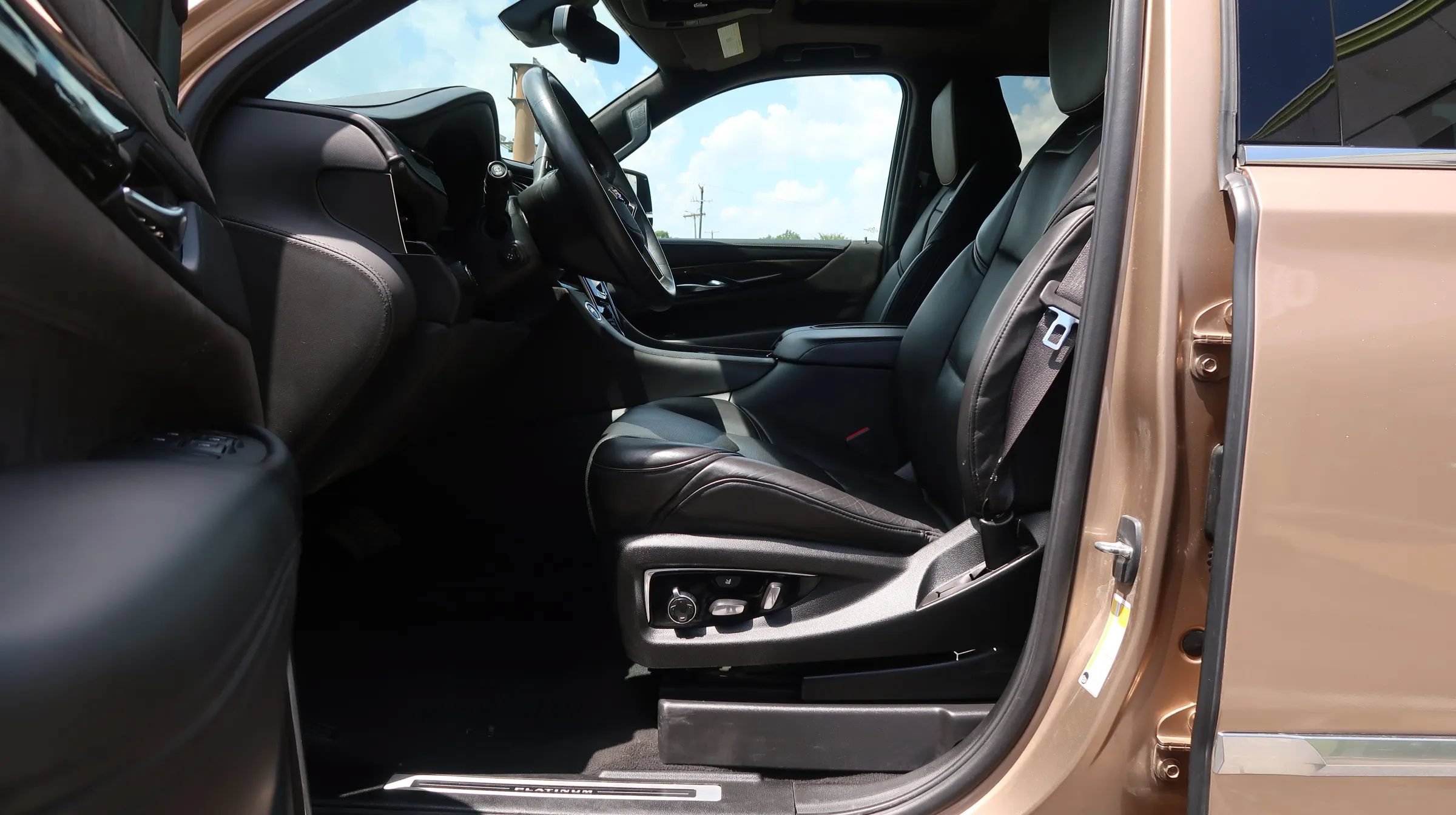 Used 2020 Cadillac Escalade Platinum AWD/4WD image 10
