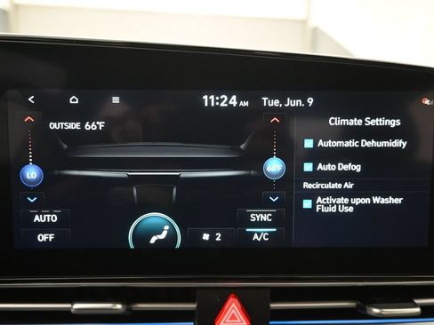 Used 2025 Hyundai Elantra SEL FWD image 18