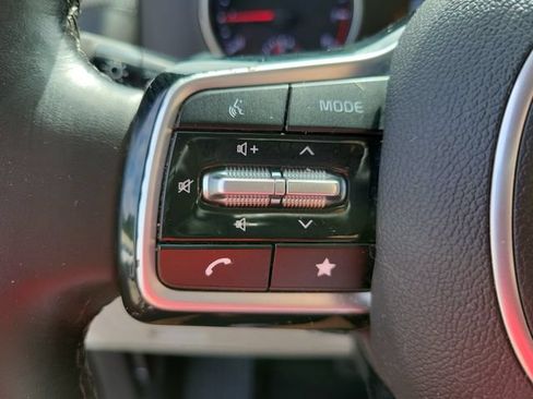 Used 2022 Kia Carnival LX FWD image 32