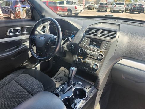 Used 2017 Ford Explorer XLT FWD image 22