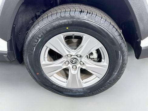 Certified 2025 Toyota RAV4 XLE FWD image 31