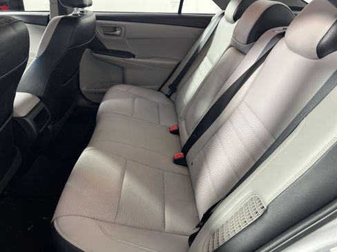 Used 2016 Toyota Camry SE w/ Moonroof Package FWD image 22