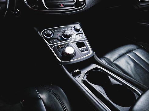 Used 2017 Chrysler 200 Limited Platinum w/ Comfort & Convenience Group image 29