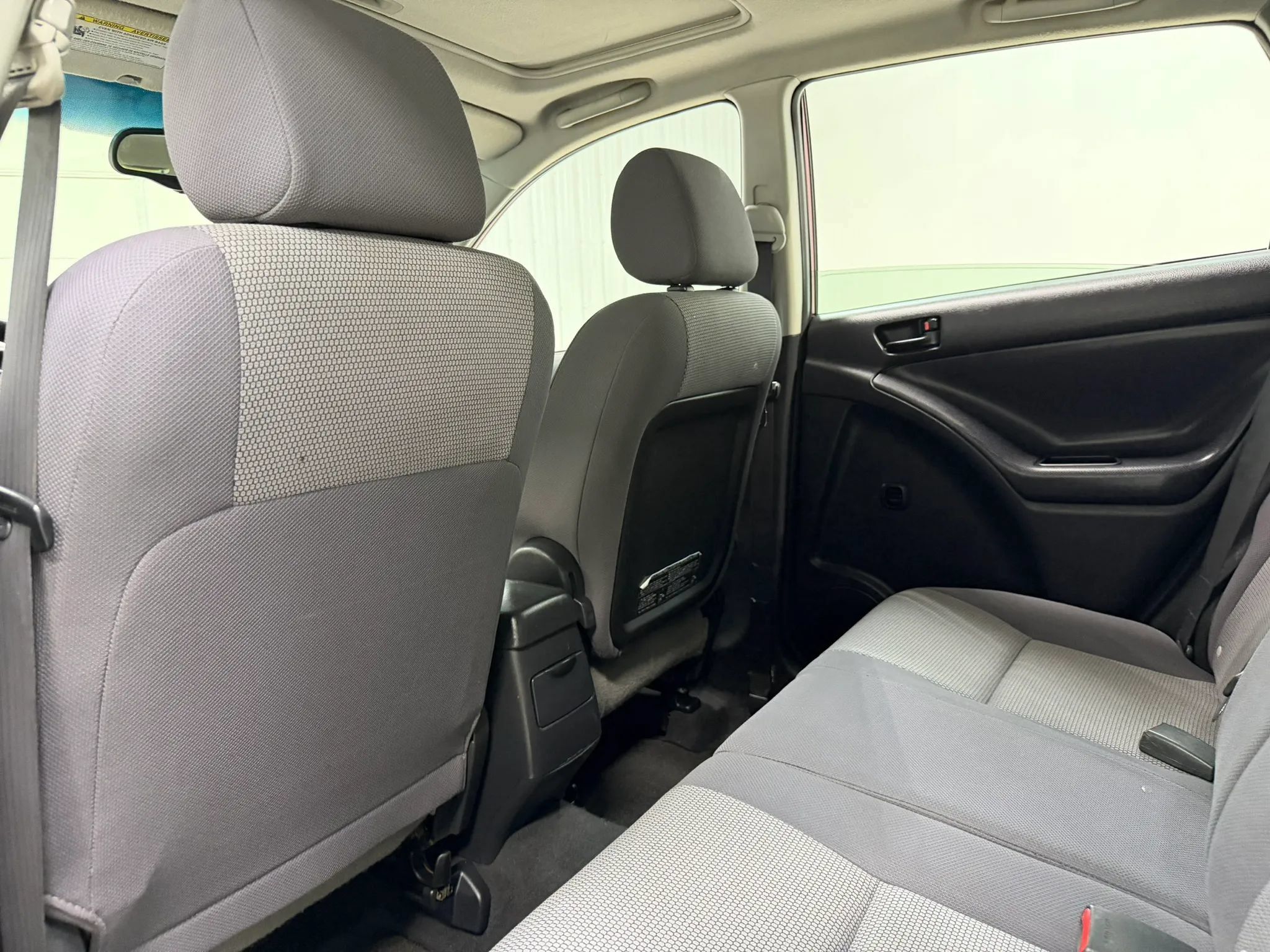 Used 2006 Pontiac Vibe w/ Sport Package FWD image 16
