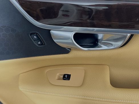 Used 2017 Volvo S90 T5 Momentum w/ Convenience Package image 32