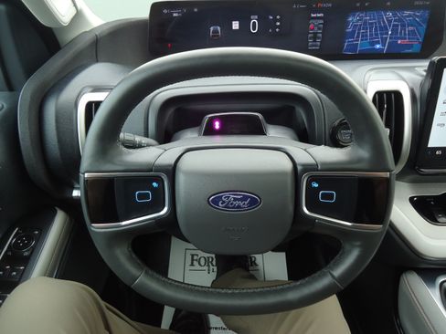Used 2025 Ford Expedition Max Active AWD/4WD image 13