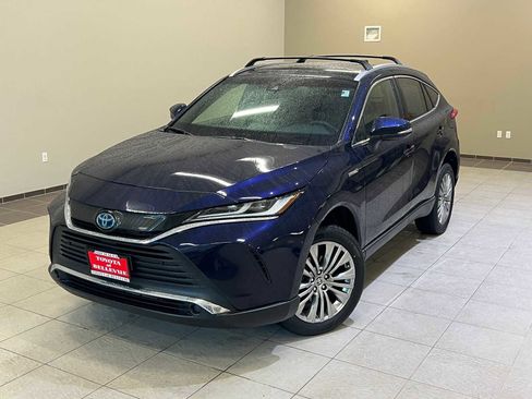 Certified 2021 Toyota Venza XLE image 1