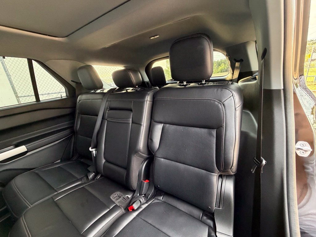 Used 2023 Ford Explorer Limited w/ Limited Technology Package AWD/4WD image 19