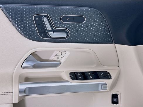 Certified 2025 Mercedes-Benz GLB 250 4MATIC image 19